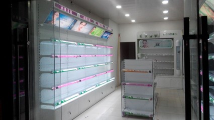 宿遷宿達 化妝品展柜、個人護膚背柜與屈臣氏貨柜批發(fā)定制專家